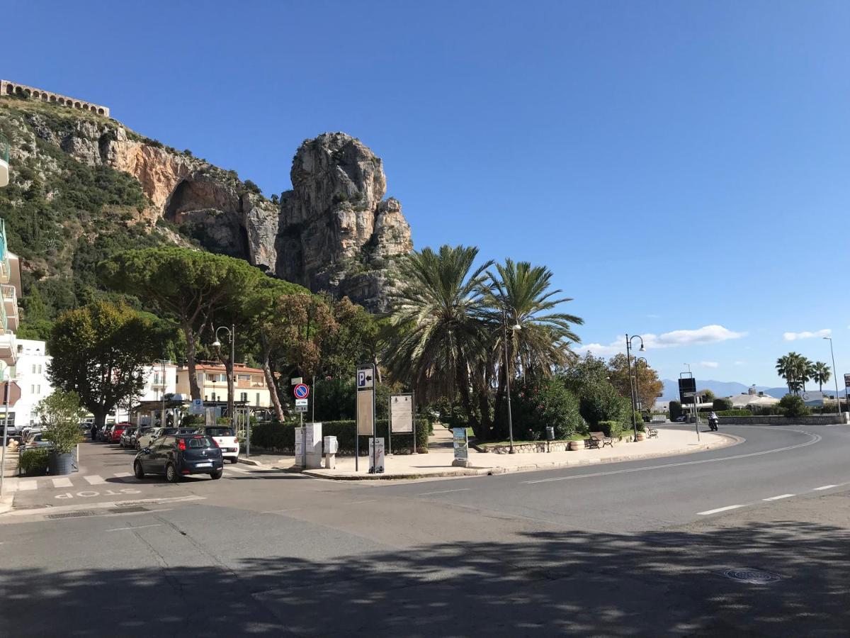 B E B Riviera Di Levante Terracina Exteriör bild
